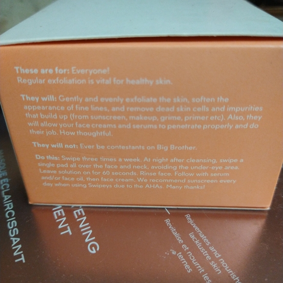 Go-to Exfoliating Swipeys - Picture 2 of 4